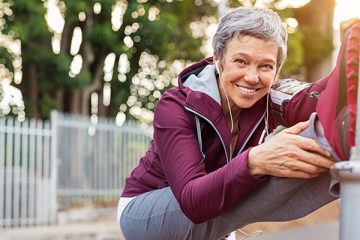 Frau 50 plus hält sich fit – und ist gut aufgestellt für die Altersvorsorge