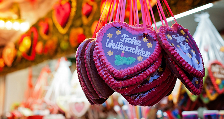 Weihnachtsmarkt – Stand mit Lebkuchenherzen